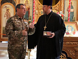 Руководителя епархиального отдела по приграничному сотрудничеству и серебряных добровольцев клуба «Мироносицы» наградили медалями за помощь воинам