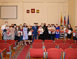 Протоиерей Сергий Яценко и представители Администрации г. Шахты поздравили социальных работников с профессиональным праздником