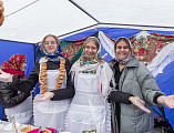В прощеное воскресенье на Соборной площади города Шахты состоялись народные гуляния, посвященные Масленице «Гуляет русская душа»