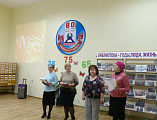 С 75-летием центральной городской библиотеки г. Новошахтинска поздравила сотрудников помощник благочинного Новошахтинского округа