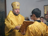 В день памяти святителя Спиридона, епископа Тримифунтского Преосвященнейший епископ Симон совершил Божественную литургию в храме в честь образа Богоматери Взыскание погибших пос. Сидорово-Кадамовский