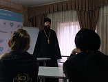 Благочинный приходов Нижнедонского округа встретился с беженцами Донбасса