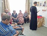 Священник посетил дом престарелых в день памяти великомученика Пантелеимона