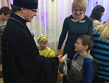Клирик Никольского храма города Шахты принял участие в новогоднем утреннике детского сада «Золотая рыбка»