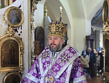 Преосвященнейший епископ Симон совершил Божественную литургию и панихиду в храме великомученика Пантелеимона пос. Глубокий