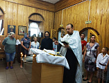 В храме Донской иконы Божией Матери г. Новошахтинска восемь детей и одна взрослая из многодетных и малообеспеченных семей приняли крещение