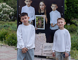 При Покровском кафедральном соборе города Шахты вновь открылась фотовыставка «Семья героя. Шахты»