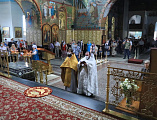 В Неделю Всех святых, в земле Российской просиявших, Преосвященнейший епископ Симон возглавил воскресное богослужение и возвел в сан иеромонаха иеродиакона Амвросия (Склярова)