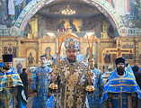 Праздник Благовещения Пресвятой Богородицы собрал многочисленных верующих города Шахты на богослужение в Покровском кафедральном соборе