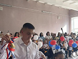 В школе №49 Шахты прошла торжественная линейка с участием священника и почётных гостей