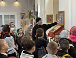 Учащиеся 4-й школы Миллерово посетили храм великомученика Пантелеимона на Светлой седмице