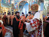 Пасхальной вечерней продолжилось торжество Светлого Христова Воскресенья в Покровском кафедральном соборе г. Шахты