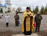Благочинный Новошахтинского округа совершил заупокойную литию у памятника казакам и воинам