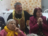Воспитанники воскресной учебно-воспитательной группы и сестры милосердия храма Покрова Пресвятой Богородицы г. Каменска посетили дом престарелых х. Малая Каменка
