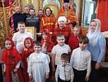 В Донском храме Новошахтинска воспитанники воскресной школы поздравили прихожанок с днём жён-мироносиц