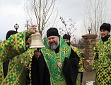 Преосвященнейший епископ Симон совершил чин освящения колоколов для храма преподобного Сергия Радонежского в хуторе Старая Станица