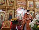 В Донском храме г. Новошахтинска поздравили прихожанок с празднованием дня святых жен-мироносиц.