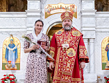 Праздник Светлого Христова Воскресения в Покровском кафедральном соборе города Шахты продолжился великой вечерней