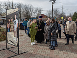 Фотовыставка «Семья Героя. Шахты», посвященная семьям защитников Отечества, открылась на подворье Покровского кафедрального собора города Шахты