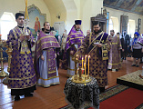 Преосвященнейший епископ Симон совершил Божественную литургию и панихиду в храме великомученика Пантелеимона пос. Глубокий