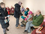 В Боковской поздравили постояльцев приюта для пожилых с Рождеством Христовым
