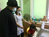 Преосвященнейший епископ Симон в преддверии Рождества Христова посетил детей Центра комплексной реабилитации «Добродея» города Шахты