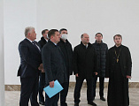 Благочинный Зверево-Никольского округа показал делегации из Администрации Ростовской области строящийся в г. Зверево храм