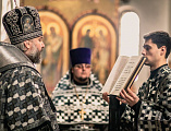 Преосвященнейший епископ Симон совершил Литургию Преждеосвященных Даров в Покровском кафедральном соборе города Шахты