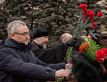 Возложение цветов к памятнику площади 40-летия Победы ко Дню защитника Отечества