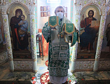 В День Святого Духа Преосвященнейший епископ Симон совершил Божественную литургию в храме пророка Иоанна Крестителя г. Шахты