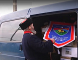 Иерей Симеон Есин освятил гуманитарный груз, собранный для бойцов СВО школой № 8 г. Миллерово   