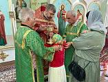 Приход в честь святого праведного Иоанна Кронштадтского г. Шахты соборным богослужением отметил престольный праздник малого храма в честь Царственных страстотерпцев