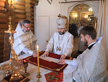 Преосвященнейший епископ Симон совершил воскресную Божественную литургию и иерейскую хиротонию в храме Екатерининского архиерейского подворья г. Красный Сулин