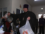 Протоиерей Вячеслав Лавлинский поздравил с Рождеством Христовым благополучателей дома социального обслуживания г. Каменск-Шахтинский