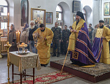 Накануне дня памяти святителя Николая Чудотворца епископ Симон совершил всенощное бдение в Никольском храме поселка Аюта