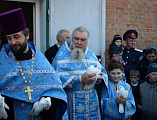 В честь праздника Благовещения Пресвятой Богородицы в храме Архистратига Михаила пос. Каменоломни выпустили в небо белых голубей