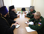 Строительство храма при воинской части и кандидатуру помощника командира по работе с верующими военнослужащими епископ Симон обсудил с командиром 150-й мотострелковой дивизии генерал-майором Р.М. Дзейтовым