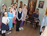 В воскресной школе Свято-Пантелеимоновского храма города Миллерово состоялось праздничное занятие «У иконы Божией матери»