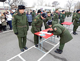 Протоиерей Николай Севрюгин напутствовал и благословил военнослужащих воинской части г. Каменск-Шахтинский, прошедших присягу