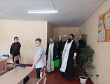 Священник посетил школу в слободе Позднеевка в праздник Крещения Господня
