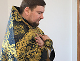 Преосвященнейший епископ Симон совершил литургию Преждеосвященных Даров в храме блаженной Матроны Московской Донецкого благочиния