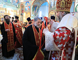 Пасхальной вечерней продолжилось торжество Светлого Христова Воскресенья в Покровском кафедральном соборе г. Шахты