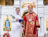 Праздник Светлого Христова Воскресения в Покровском кафедральном соборе города Шахты продолжился великой вечерней
