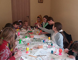 В воскресной группе «Преображение» храма свт. Тихона Задонского п. Тарасовский ребята делали пасхальные подарки своим близким