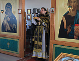 Преосвященнейший епископ Симон совершил литургию Преждеосвященных Даров в храме блаженной Матроны Московской Донецкого благочиния