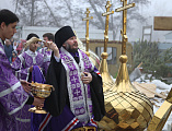 Преосвященнейший епископ Симон совершил чин освящения куполов и крестов для строящегося храма в честь святой великомученицы Варвары г. Гуково