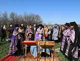 Преосвященнейший епископ Симон вместе с фермерами помолился о благополучии урожая в полях Донского края