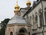 В Свято-Троицкой Сергиевой Лавре Преосвященнейший епископ Симон совершил молебное пение в храме Святой Троицы у мощей преподобного Сергия Радонежского