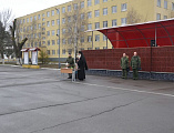 В День войск национальной гвардии России иеромонах Николай (Наметышев) поздравил военнослужащих и совершил вместе с ними молебен