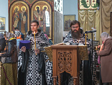 Епископ Симон совершил утреню Великой пятницы с чтением двенадцати Страстных Евангелий